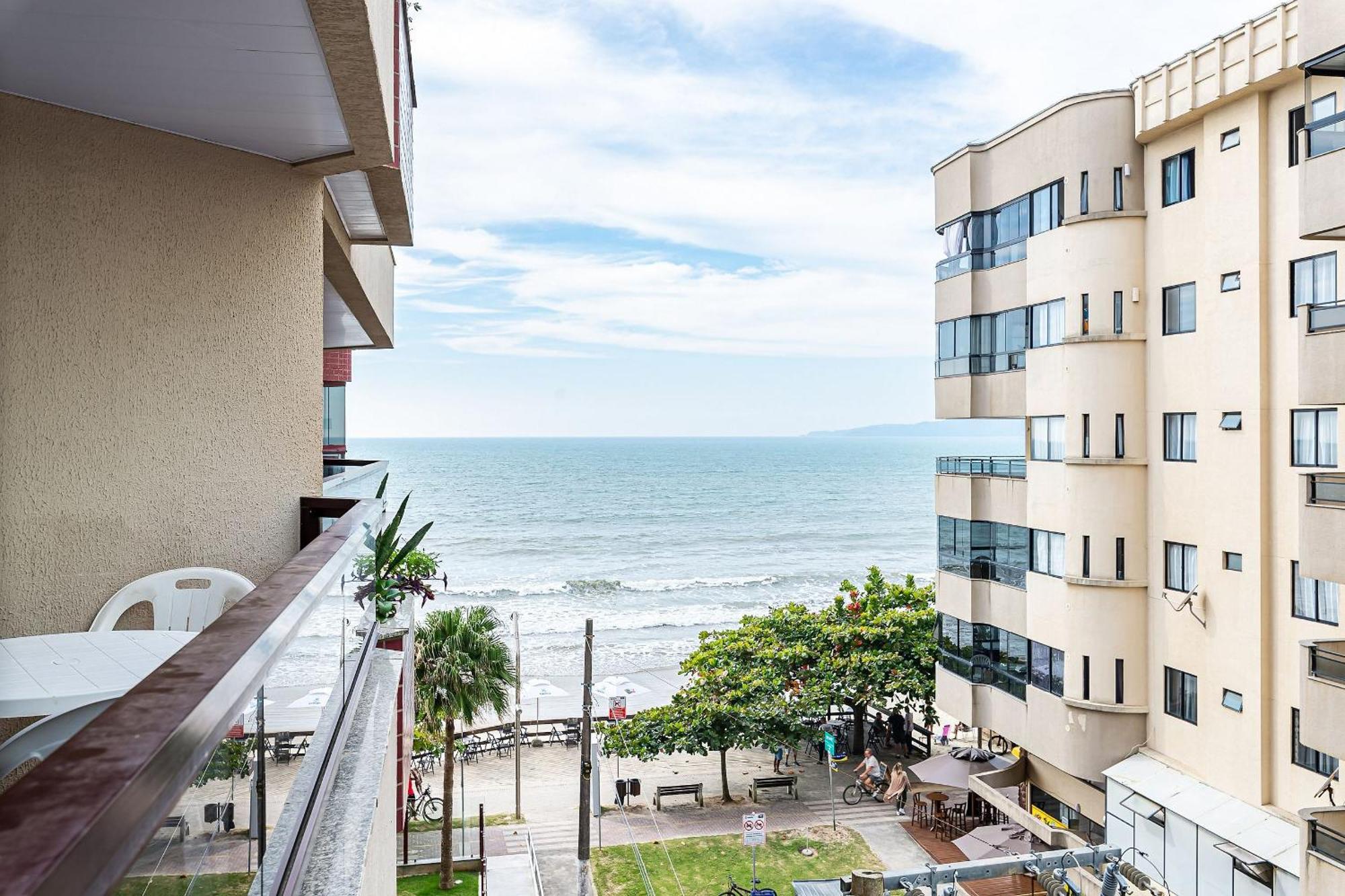 Apto Pe Na Areia Vista Mar Em Meia Praia Evb308 伊塔佩马 外观 照片
